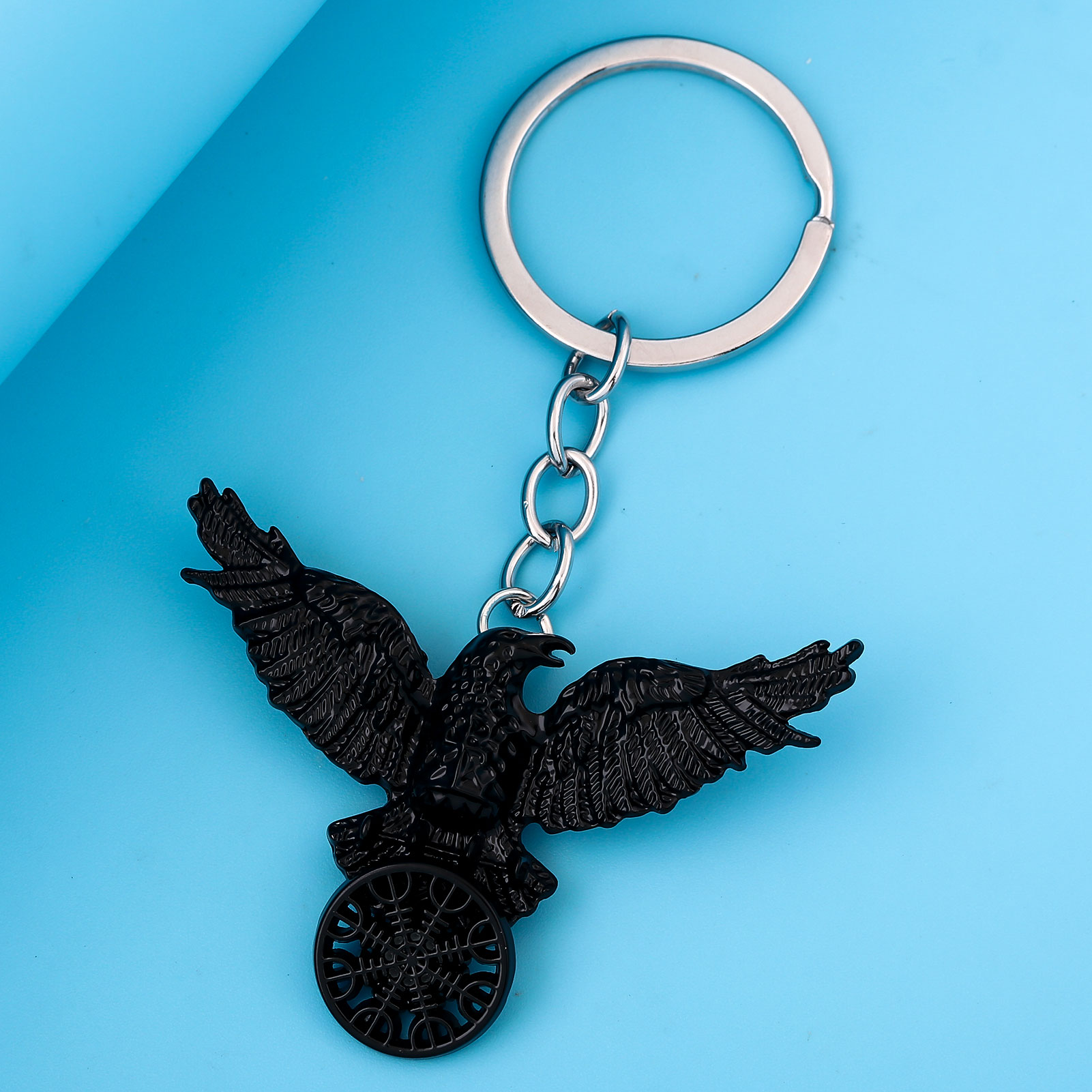 Collana vintage con corvo nero - Compass Keychain Mini recensione e prezzo